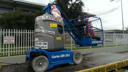 B�ZDEN HABERLER / Makine park�m�za kat�lan dikey manliftler foto�raf� 54